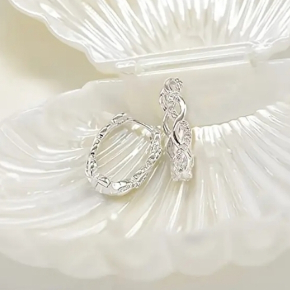 S925 Infinity Knot Hoop Earrings - Picture 4 of 4